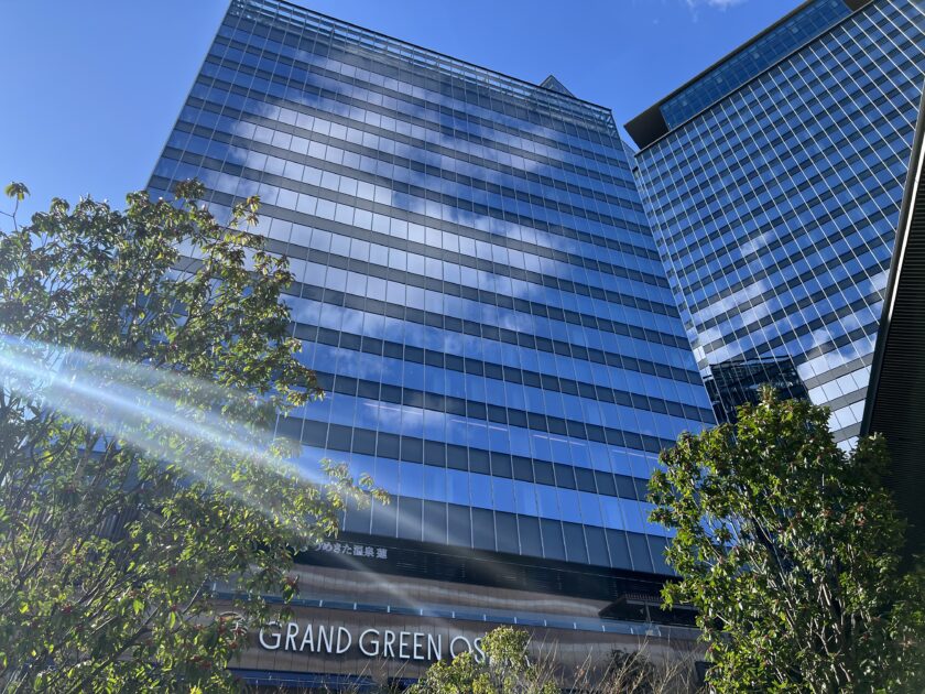 グラングリーン大阪のビルの写真